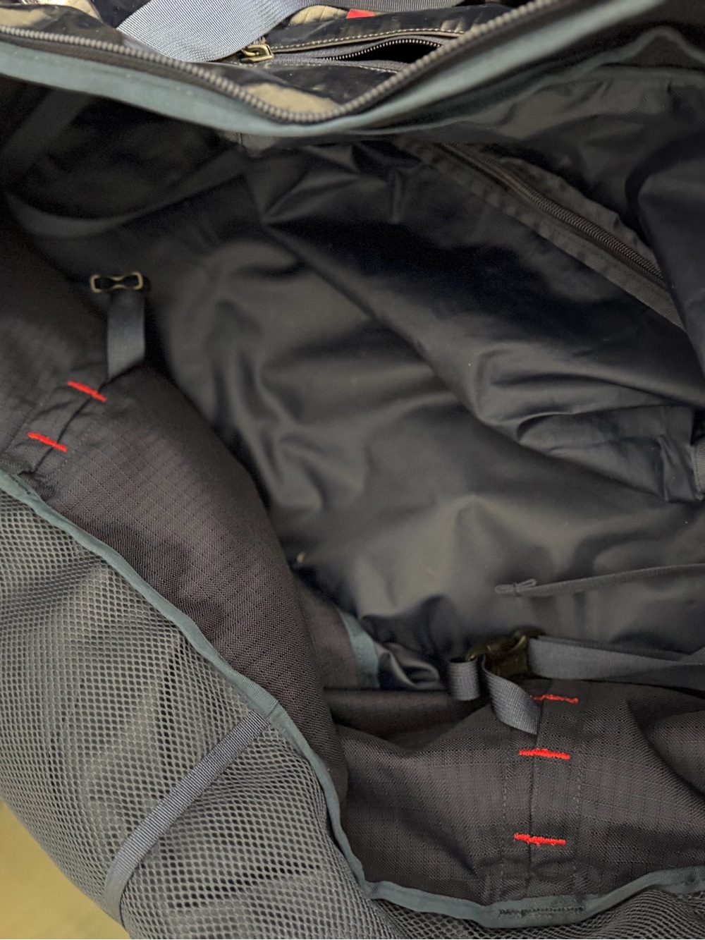 Patagonia Black Hole Duffel Bag Navy Blue - Picture 12 of 15